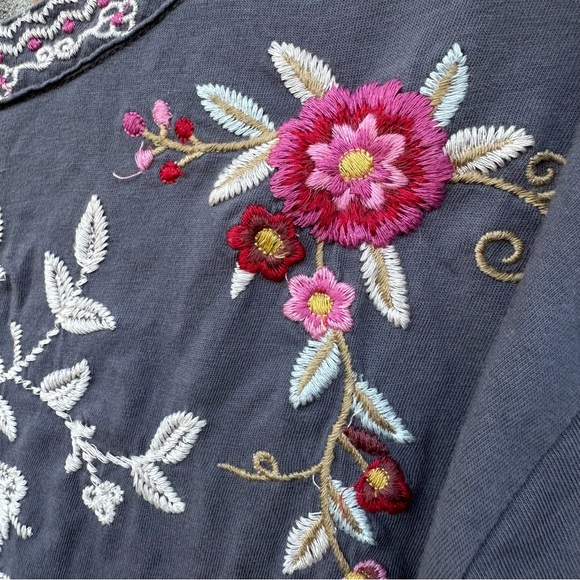 Caite Embroidered Top Handmade with Heart - Picture 9 of 12